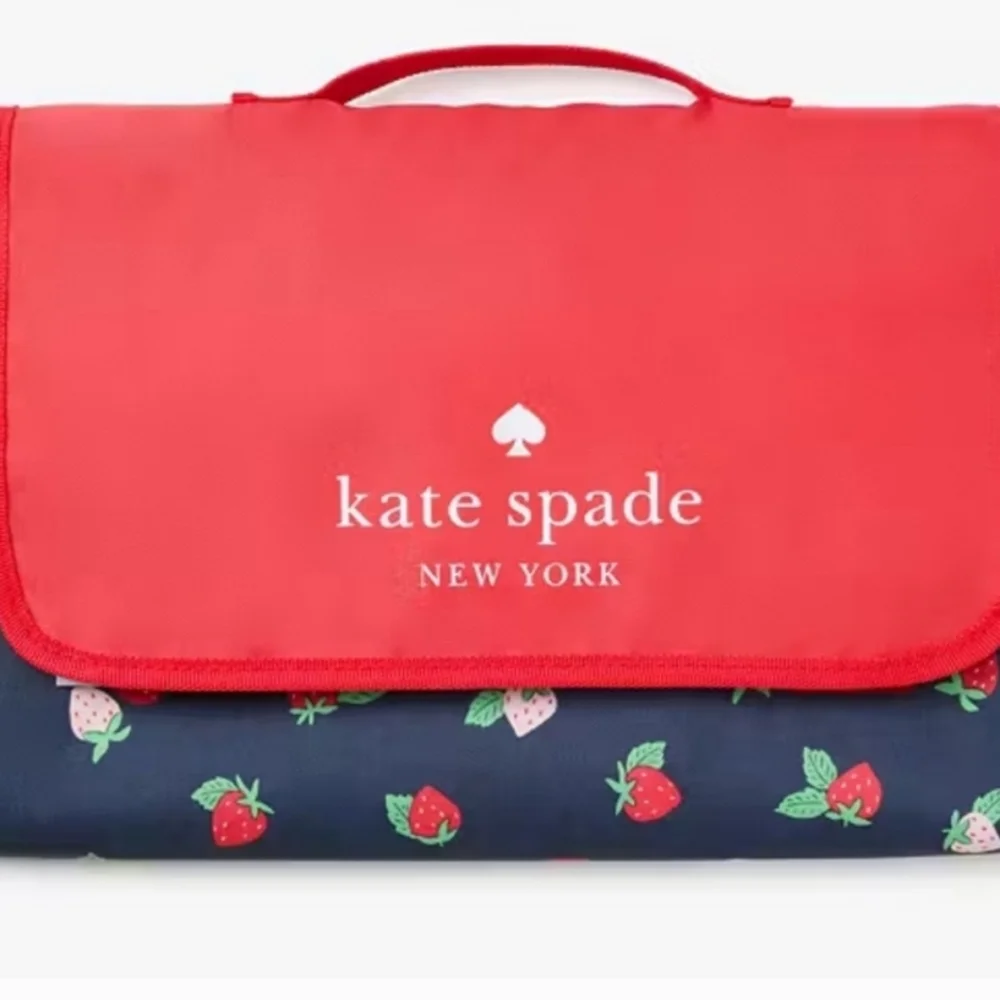 ♠️Kate Spade Strawberry Toss Packable Outdoor Picnic Blanket NEW